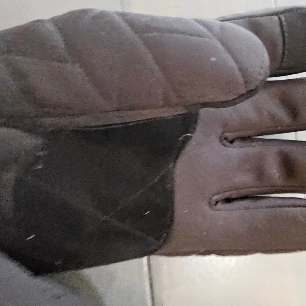 UGG Black Quilted Winter Gloves  Warm & Cozy Cold Weather Gloves Size Small NWT